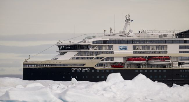 20250709 34 IceLanding GeraldinePrince